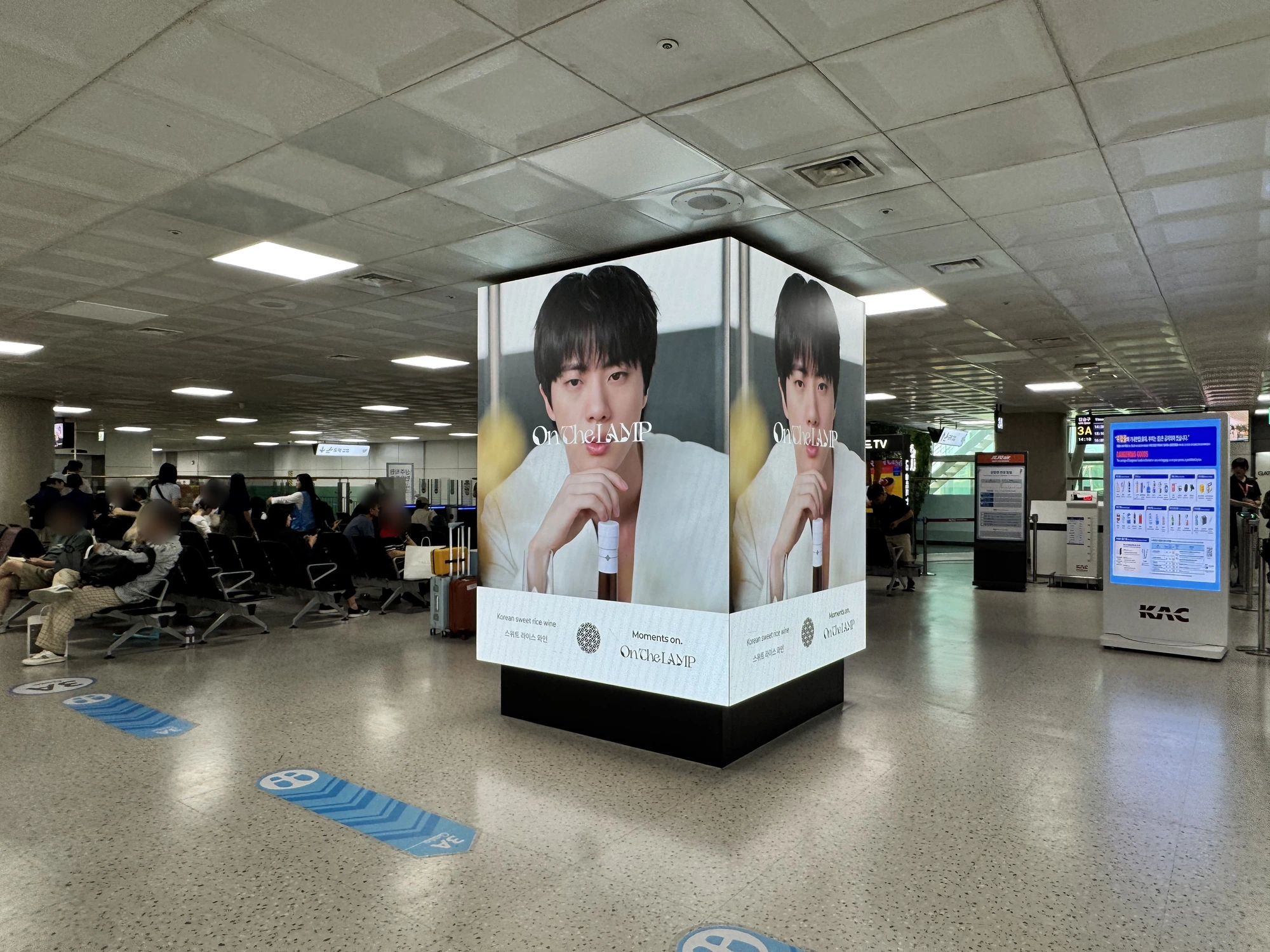 제주공항 국내선 2층 면세구간 사각기둥 LED (DL-3) 현장 사진 6