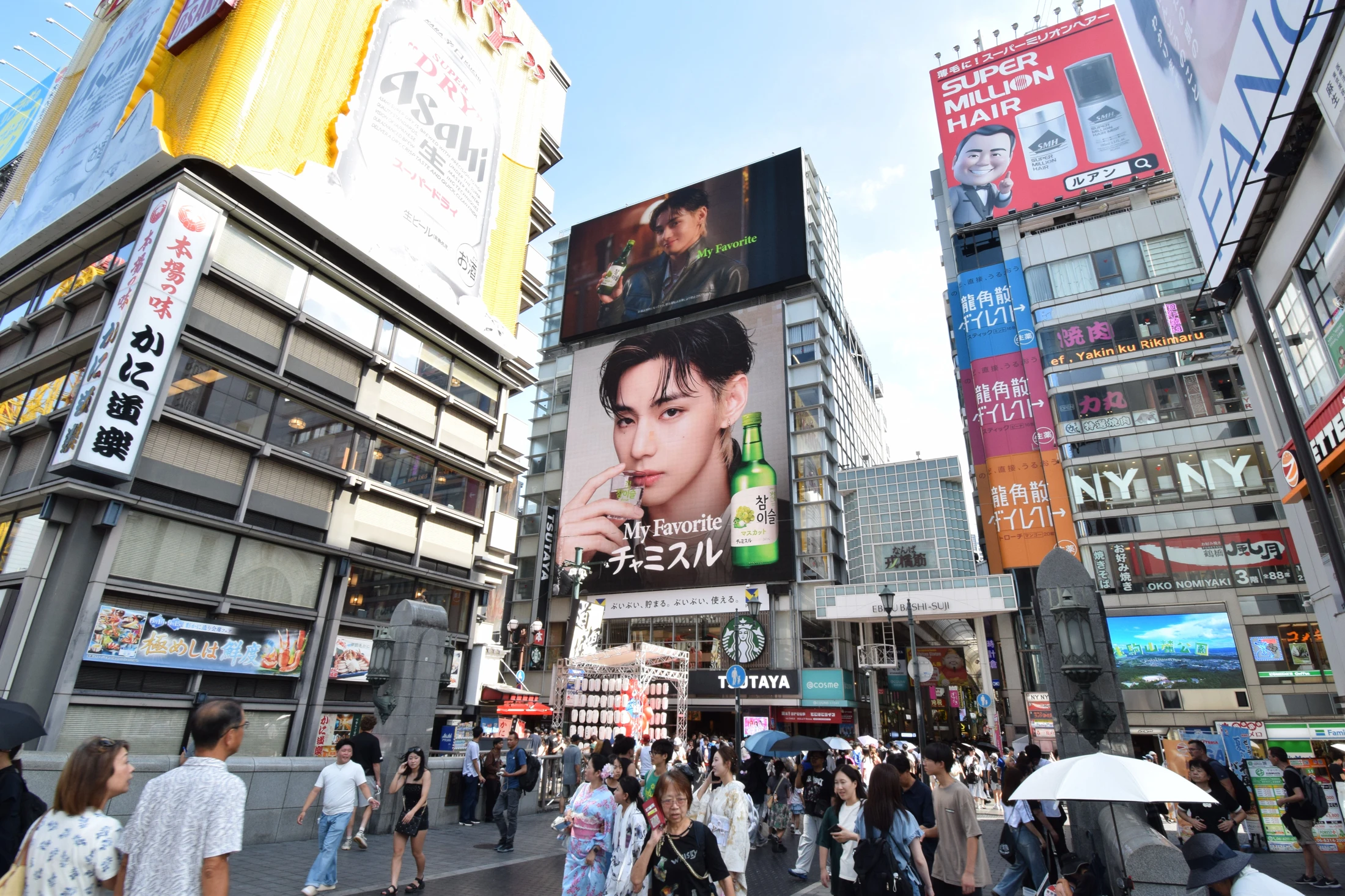 Osaka TSUTAYA Ebisubashi HIT VISION · TSUTAYA Ebisubashi HIT VISION seen from Dotonbori