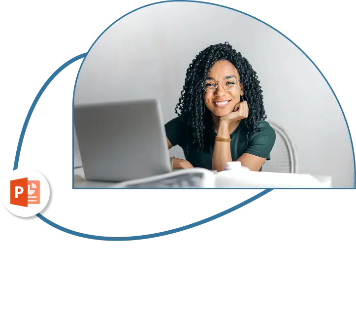 Femme travaillant devant un ordinateur, avec le logo PowerPoint