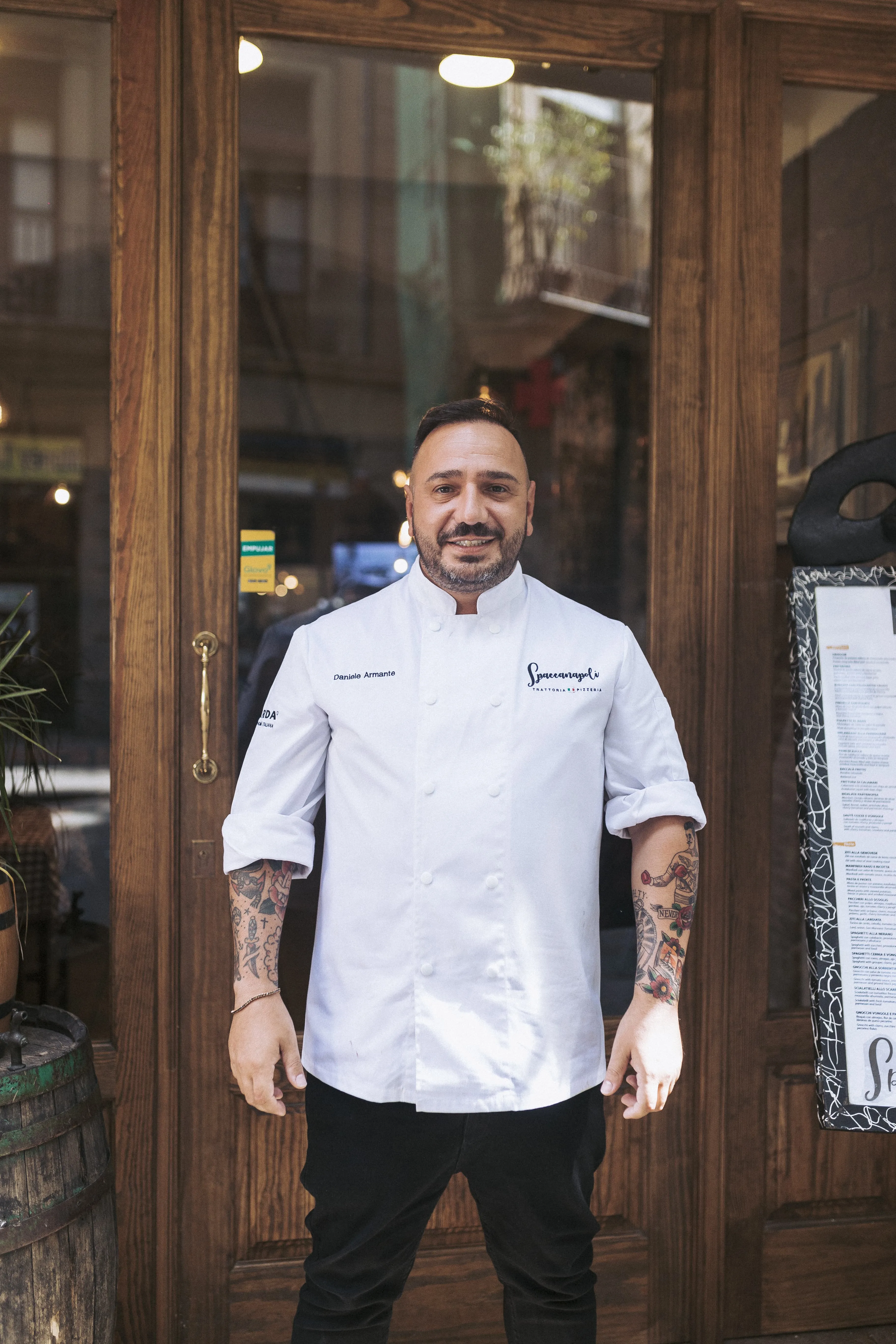 Pizza napolitana recién hecha en Spaccanapoli Barcelona