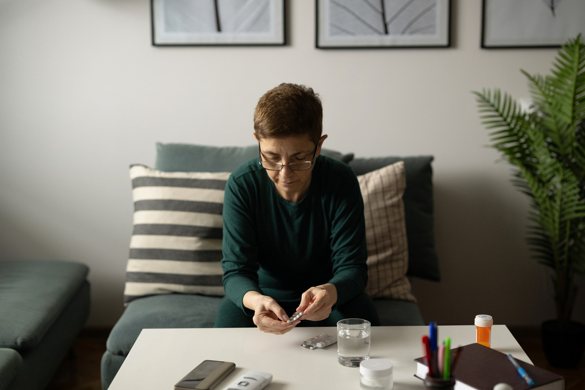 HRT vs. Fezolinetant for Vasomotor Symptom Relief