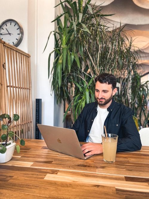 César dans un coworking