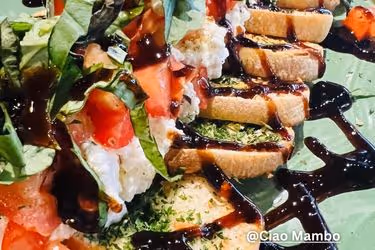 Toasted bread, ricotta, extra virgin olive oil, basil and tomatoes, lightly seasoned.