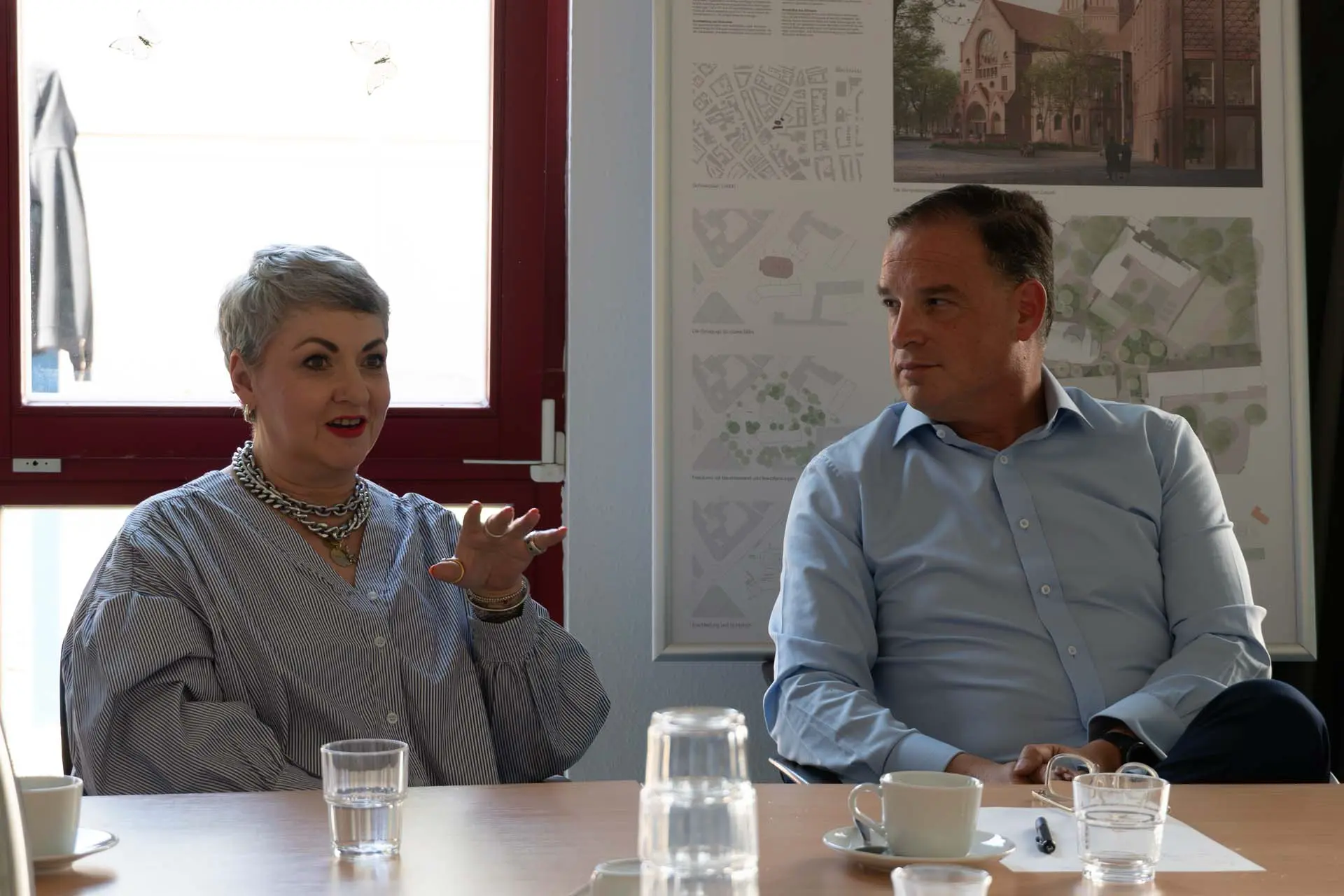 Vorständin der Jüdischen Gemeinde Hamburg und Stiftungsratsmitglied Stefanie Szczupak und Stiftungsratsvorsitzender der Stiftung Bornplatzsynagoge Daniel Sheffer