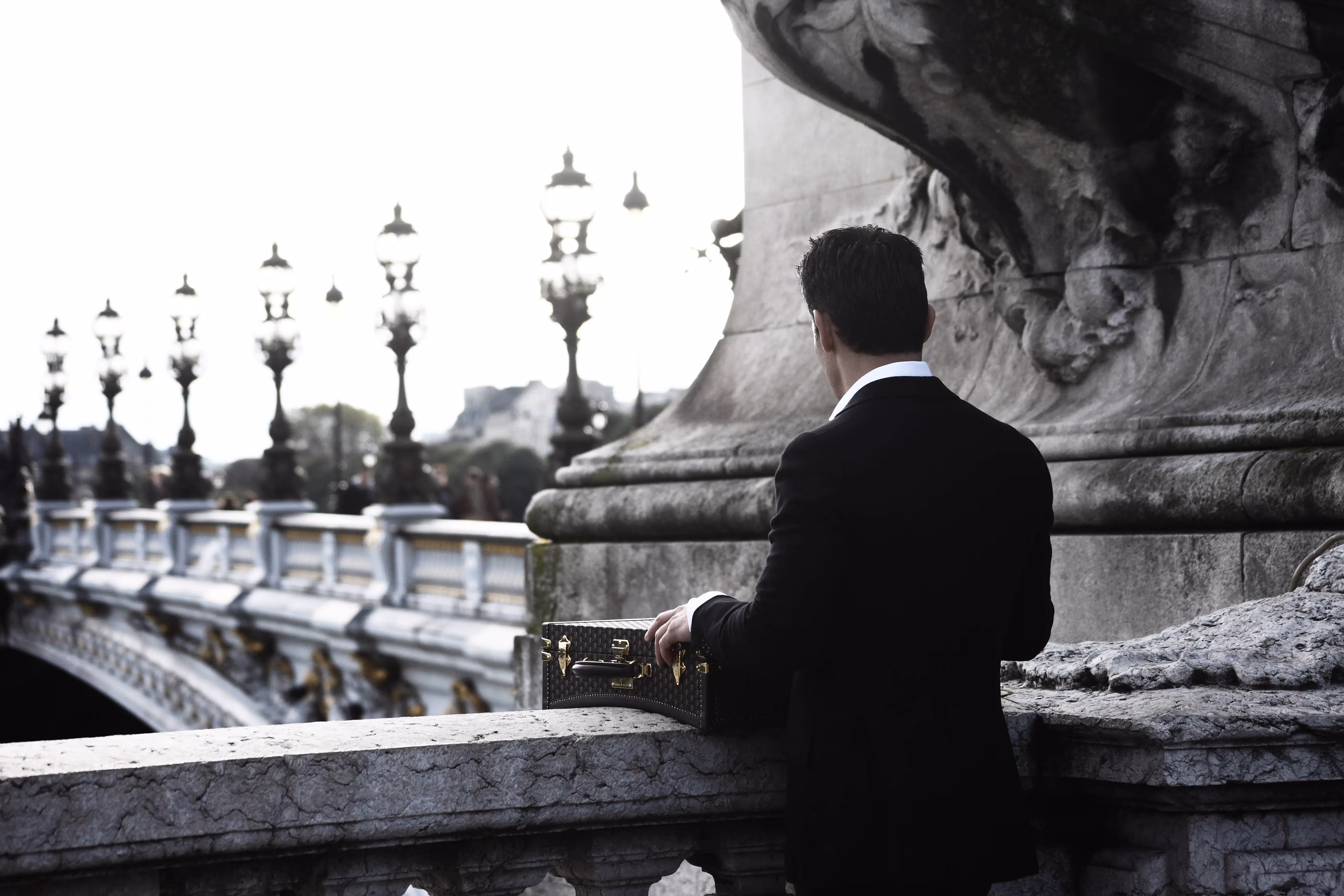 Balade à Paris avec la maison Moynat par Andy Julia