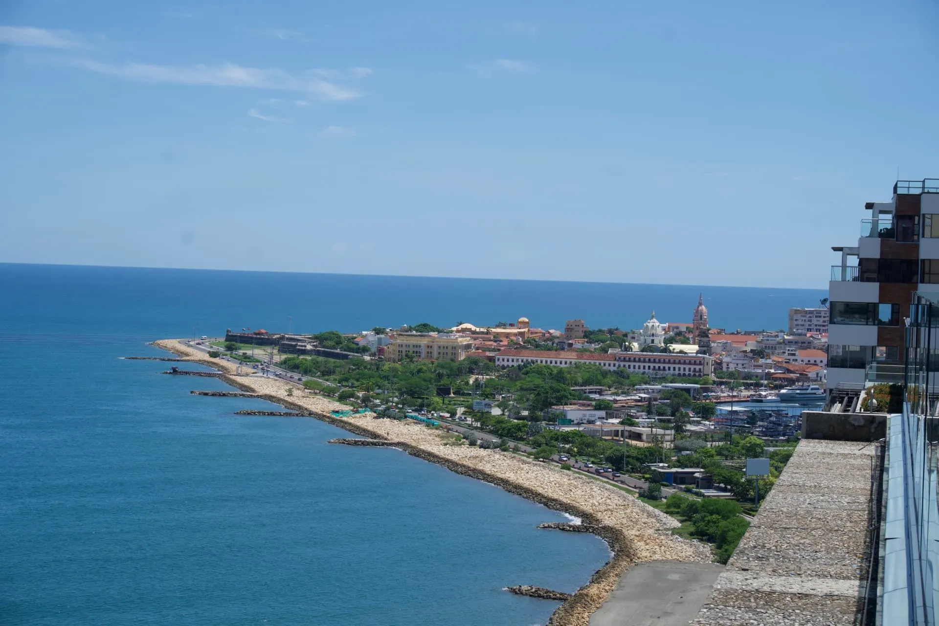 Foto von der Stadt Cartagena, Kolumbien, man sieht die Küste und die Stadt