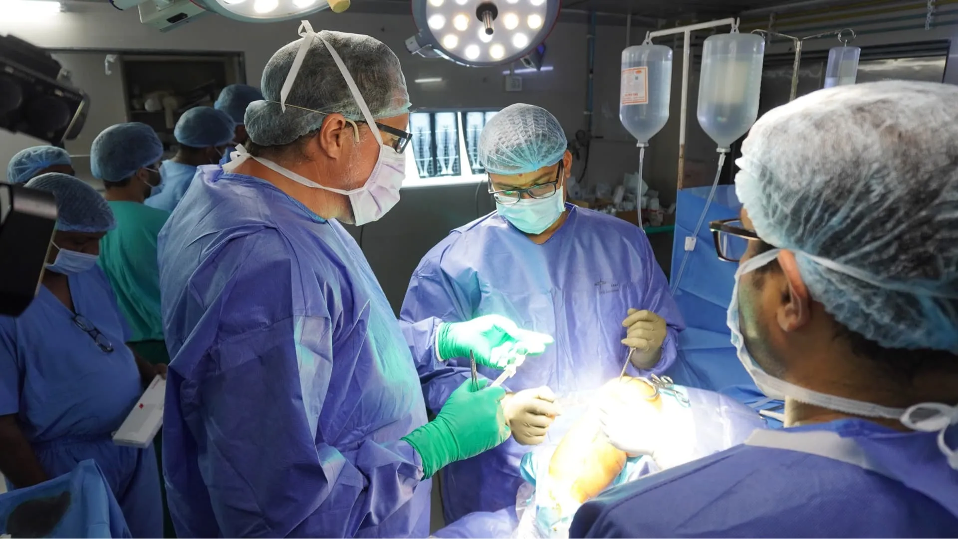 Foto von der Live OP von Dr. Olaf Beck am Knie (ggf. sensibles Foto)