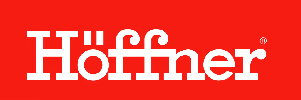 logo der firma höffner. weißer schriftzug auf rotem grund
