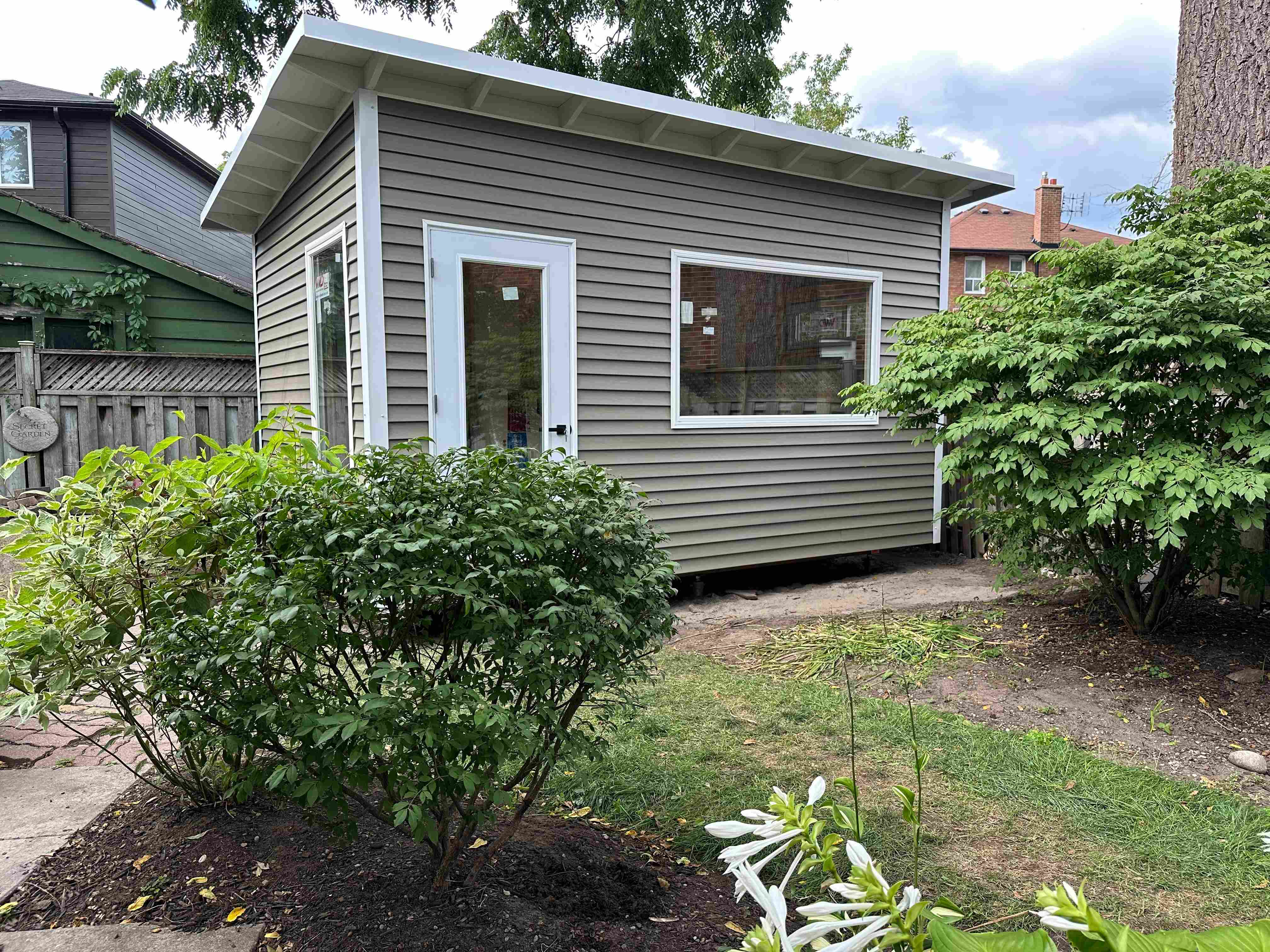 16x10 backyard studio with Mitten Sentry Hemlock vinyl siding in Scarborough, Ontario, installed by Backyard Escape Studios