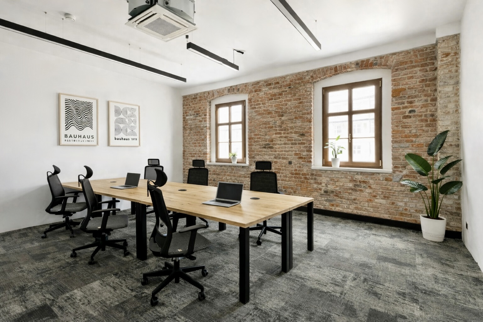 Biuro serwisowane Cluster Katowice — prywatne biuro z oknem