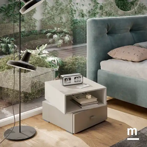 Comodino Wall Box con roteazione in finitura laccata