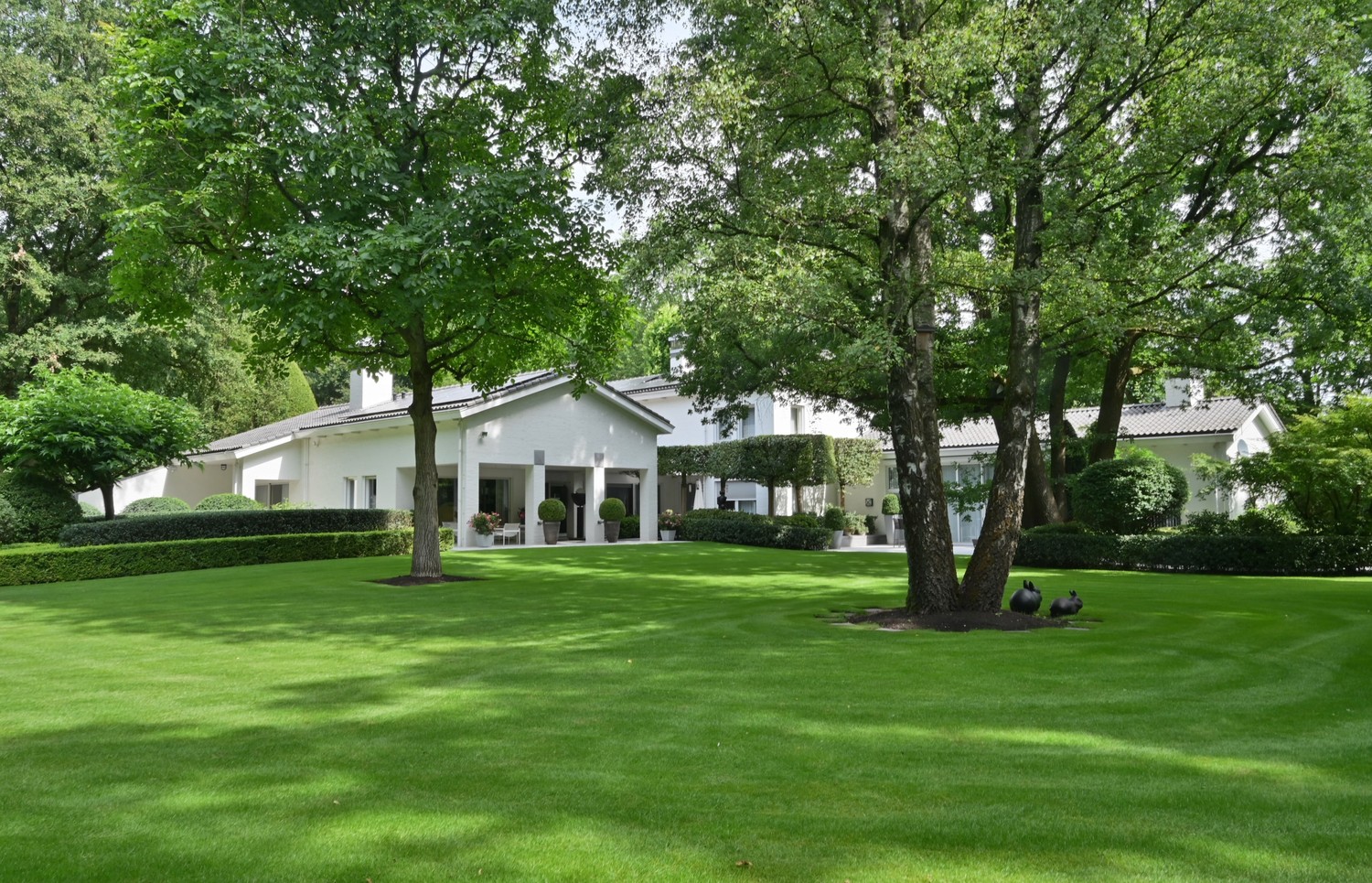 Exclusieve villa op 90a met binnenzwembad en majestueuze parktuin op toplocatie in Lanaken