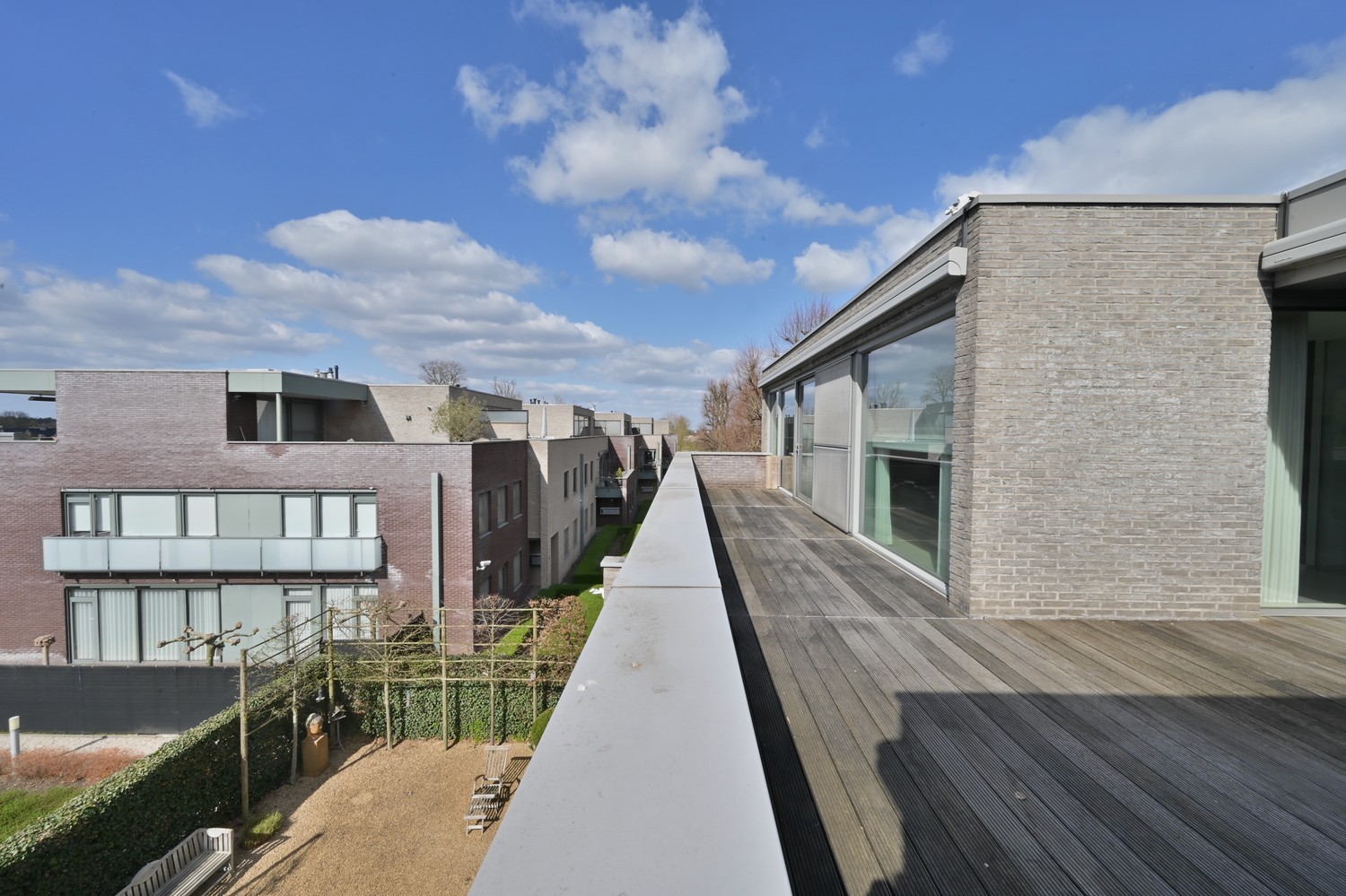 Schitterend penthouse van 185 m² gelegen op de 2de verdieping van een exclusieve residentie "Park Oud Rekem" in hartje Oud-Rekem te Lanaken.