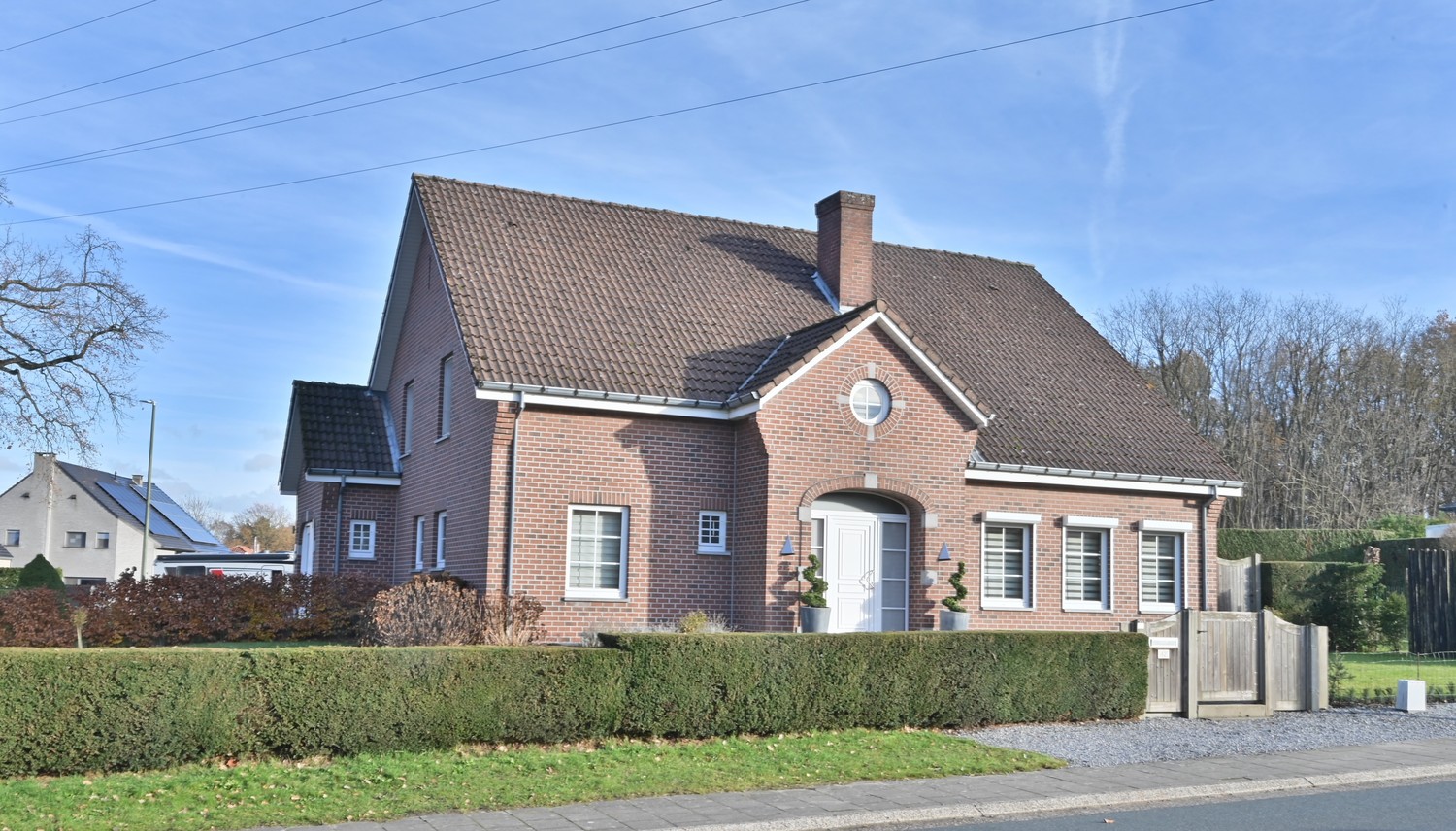 Riante woning met 5 slaapkamers (praktijkruimte), rustig gelegen nabij natuur