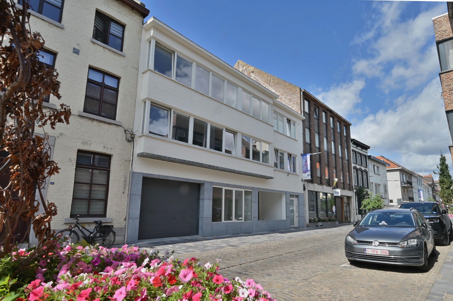 Nieuw appartement van ± 130 m² met 2 slaapkamer in bestaande residentie, gelegen in het historische centrum van Maaseik