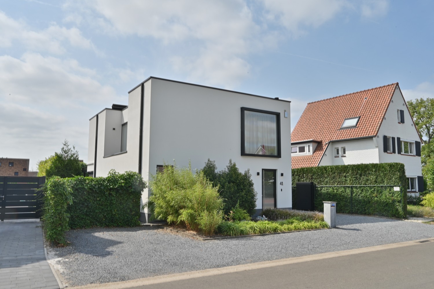 Moderne woning uit 2013 met 3 slaapkamers, 2 badkamers en buitenzwembad, gelegen in het mooie Meeswijk