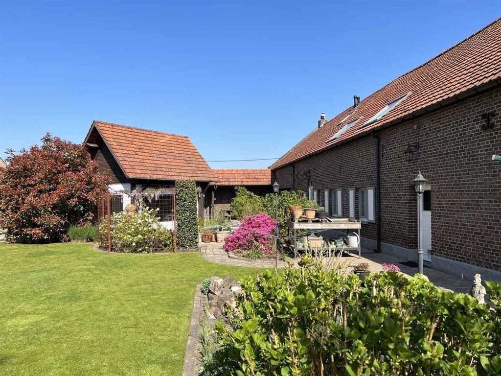 Energiezuinige langgevelhoeve op een uniek perceel vlakbij Maaseik