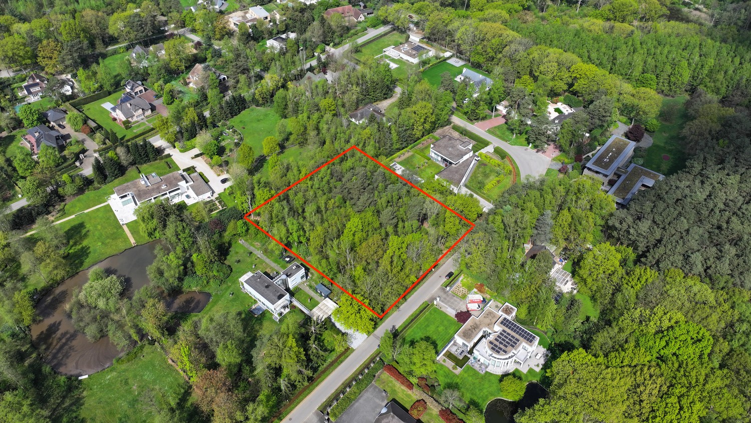 Exclusieve bouwkavel van 4.145 m² in de prestigieuze villawijk Zilverkust te Rekem