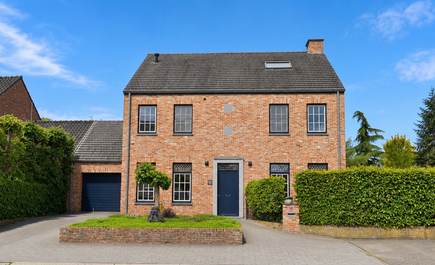 Exclusieve gezinswoning in pastorijstijl met luxe afwerking en toplocatie in Maaseik