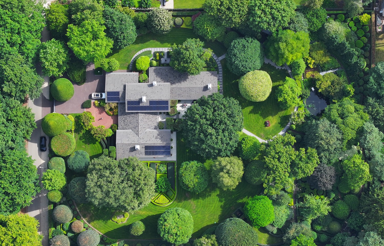 Exclusieve villa op 90a met binnenzwembad en majestueuze parktuin op toplocatie in Lanaken
