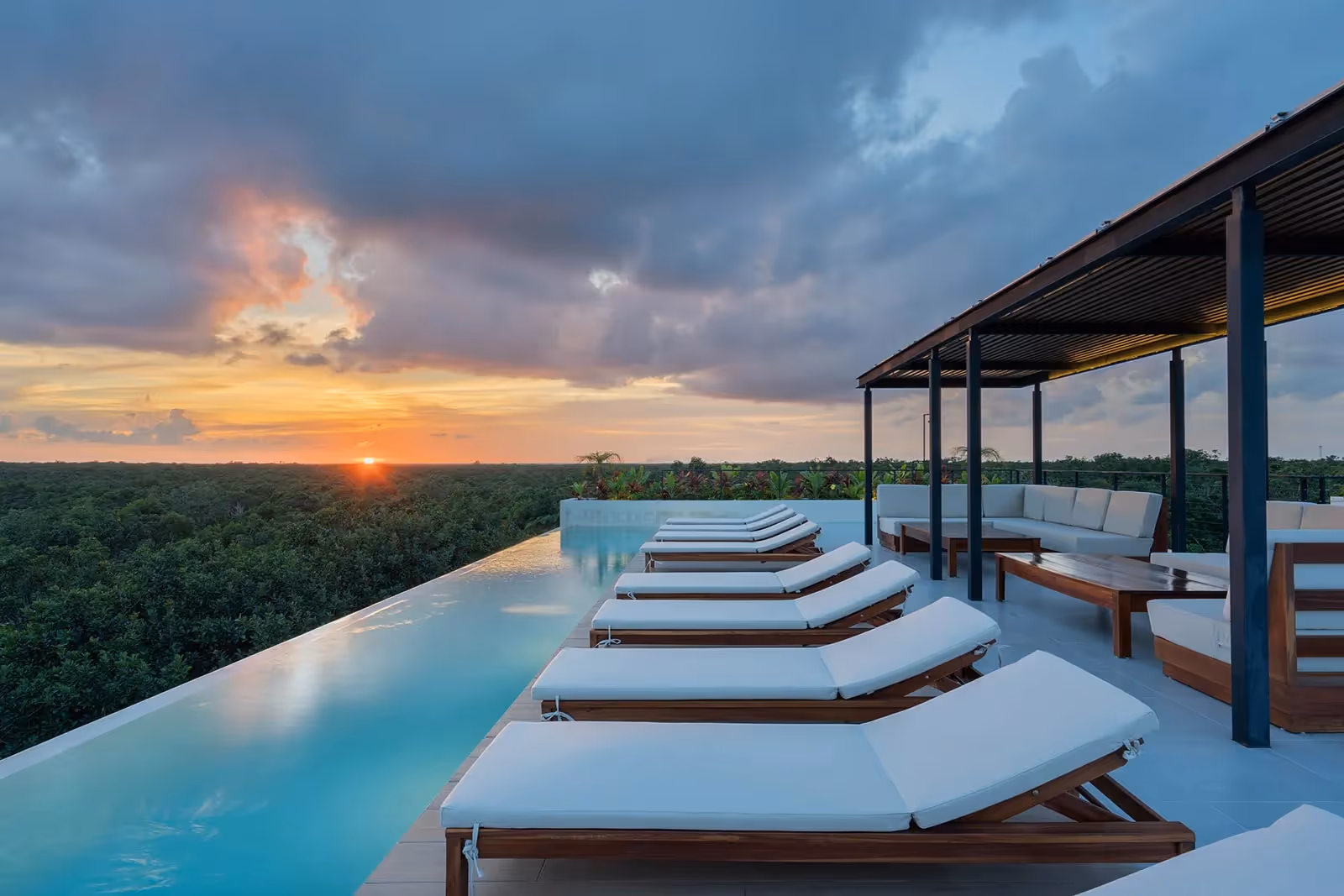 Al comprar un departamento en 525 Tulum podrás disfrutar los atardeceres de sus azoteas