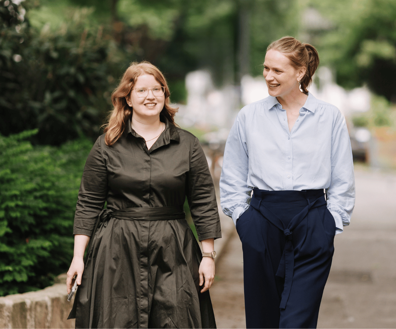 Bläulich gefärbte virtuelle Illustration eines Netzwerks