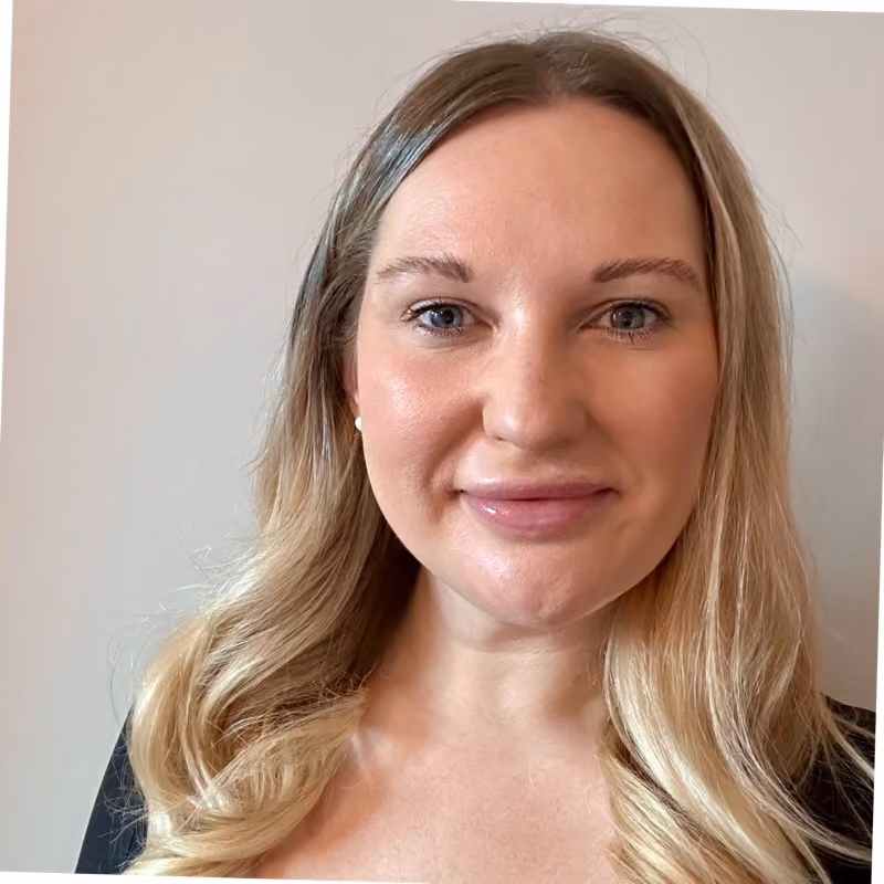 Hollie Powell headshot