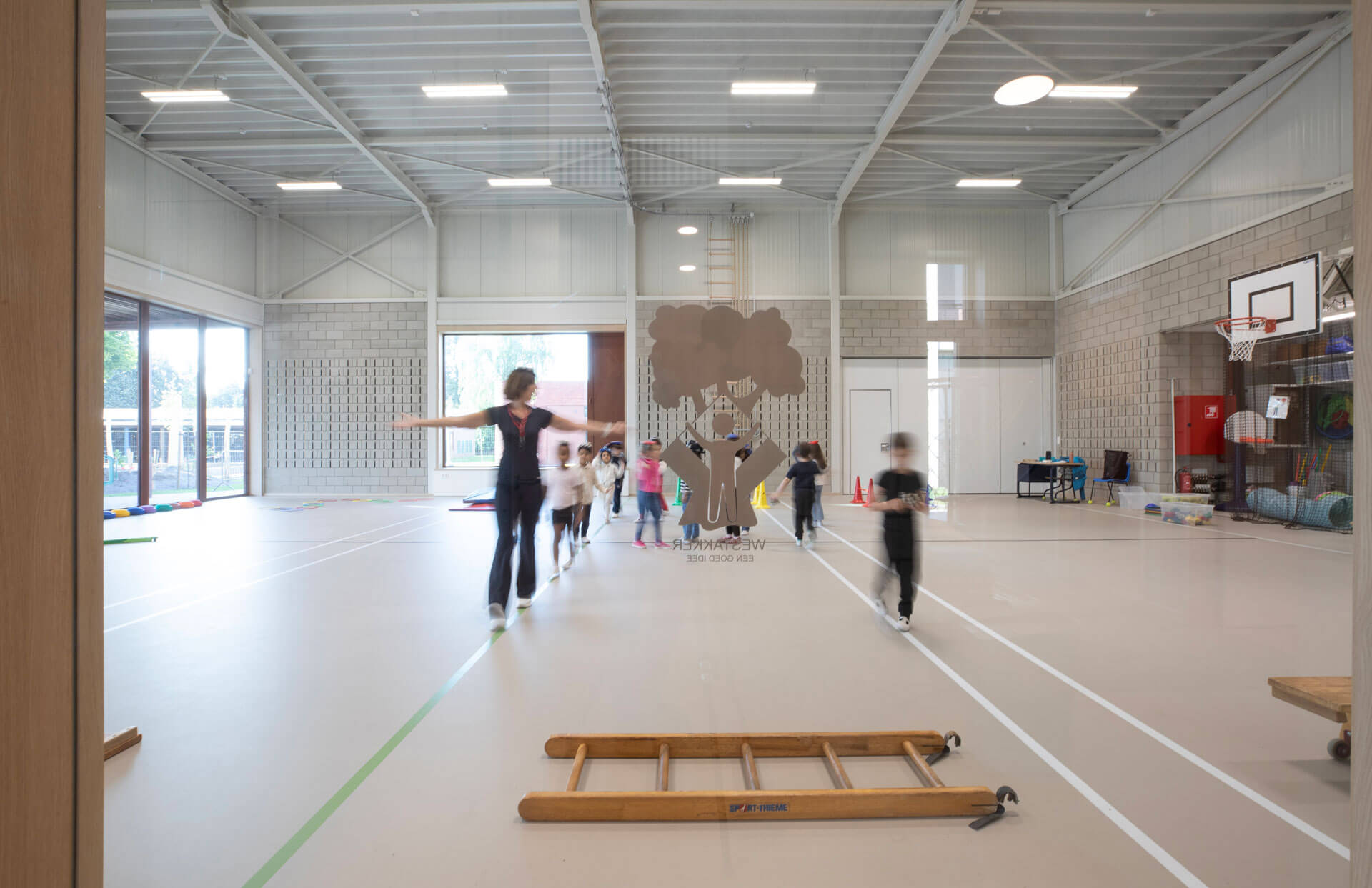 BOND. Architectuur - Publiek - Beringen - Nieuwbouw kleuterschool en turnzaal 