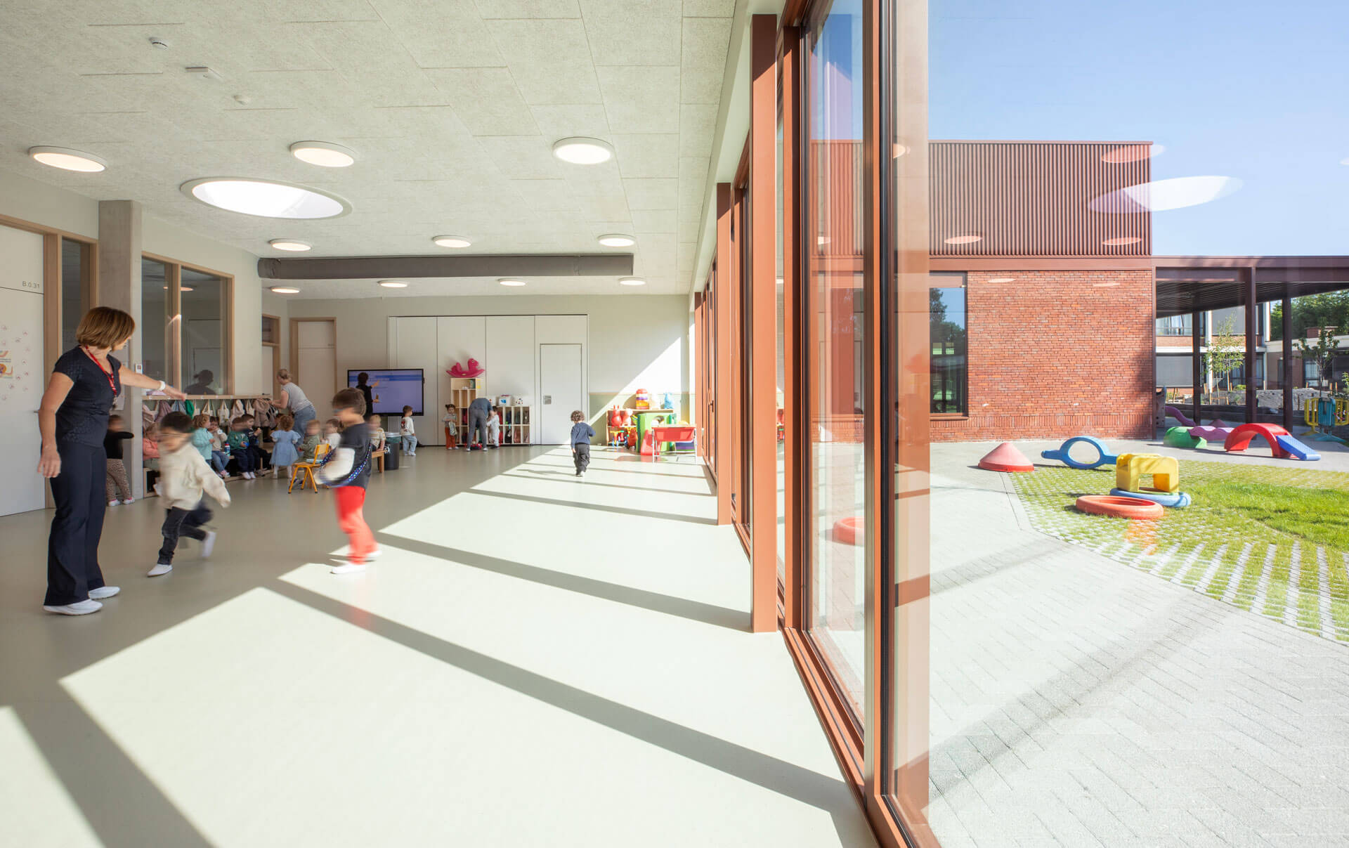 BOND. Architectuur - Publiek - Beringen - Nieuwbouw kleuterschool en turnzaal