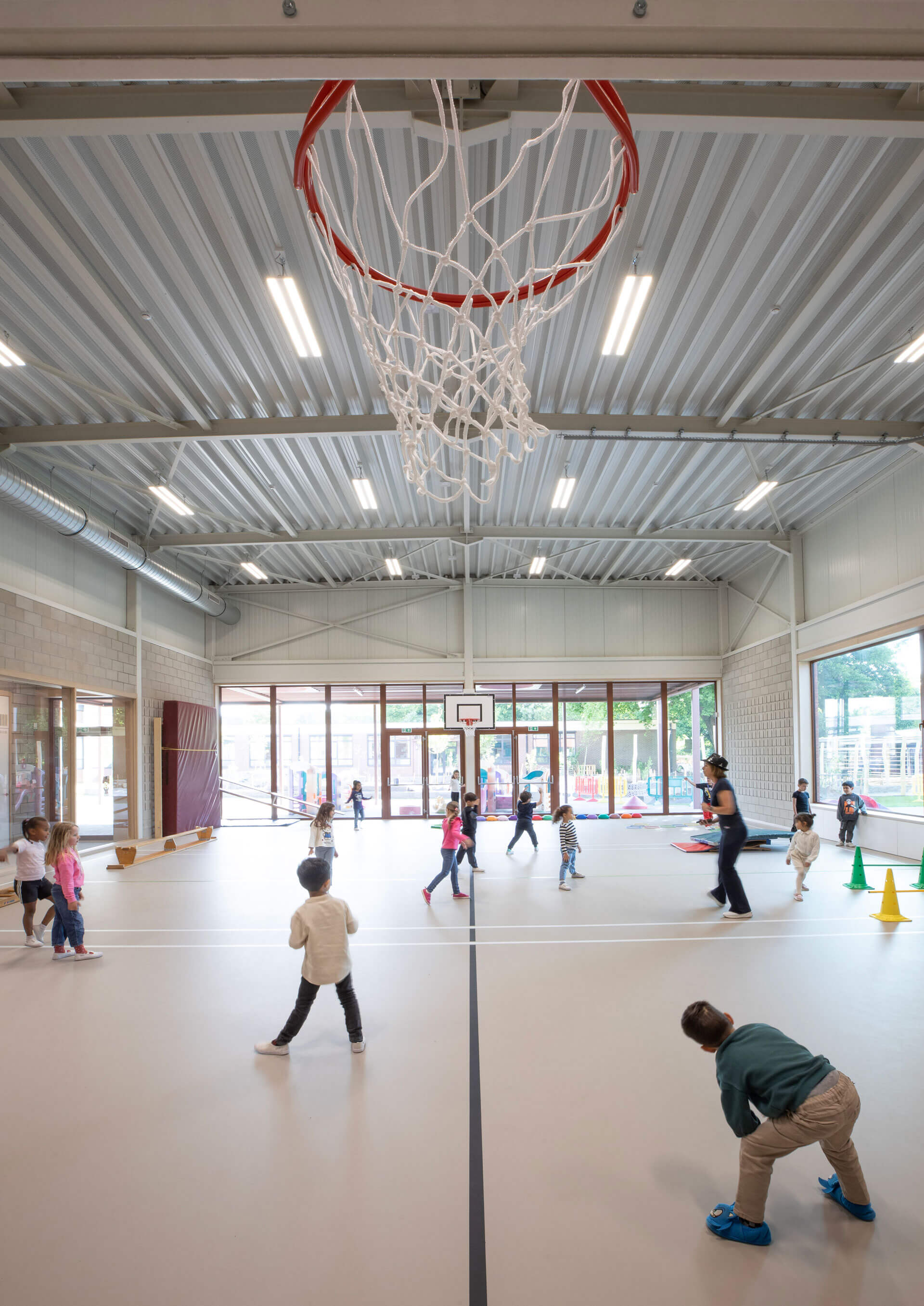 BOND. Architectuur - Publiek - Beringen - Nieuwbouw kleuterschool en turnzaal