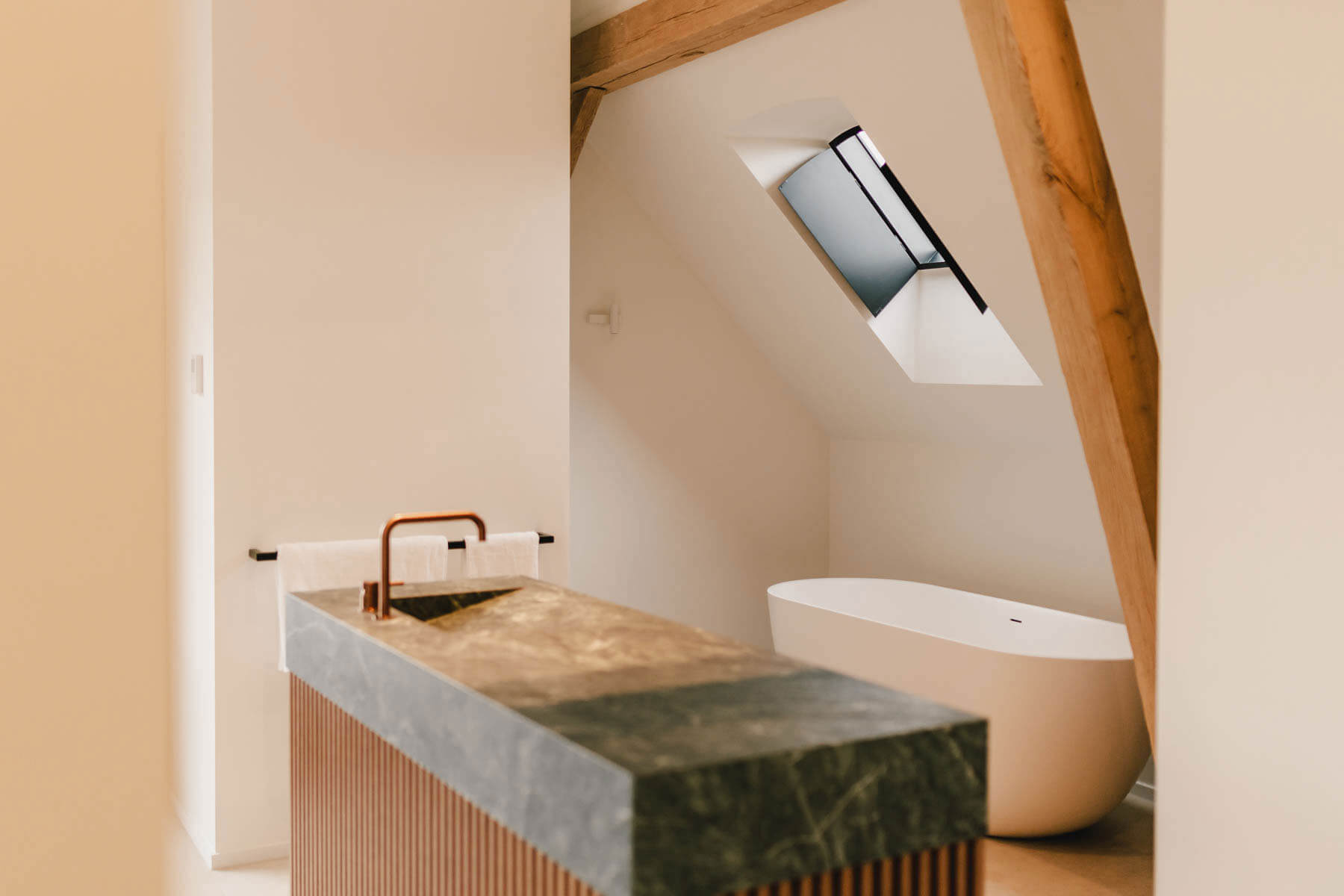 BOND. Architectuur - Huisvesting en Commercieel - Herk-de-Stad - ééngezinswoning en B&B