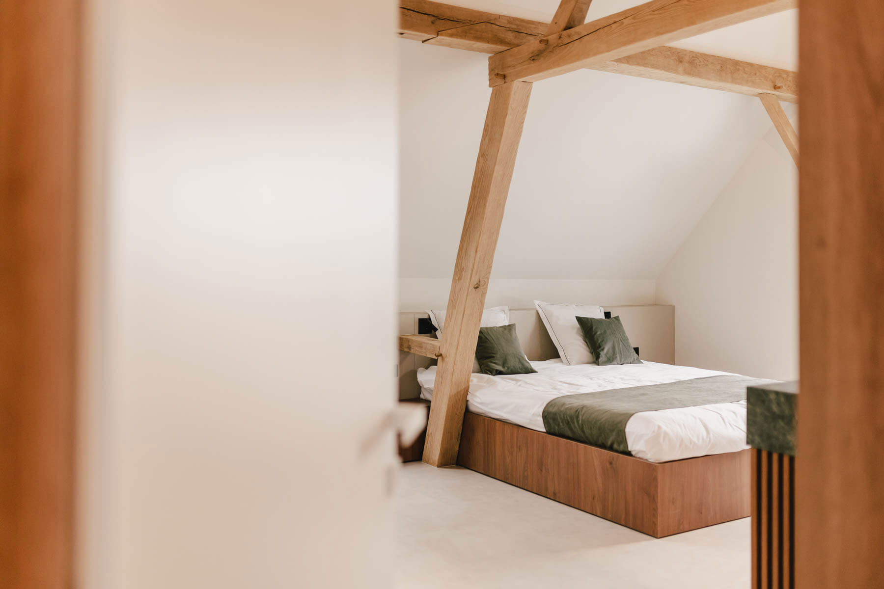 BOND. Architectuur - Huisvesting en Commercieel - Herk-de-Stad - ééngezinswoning en B&B