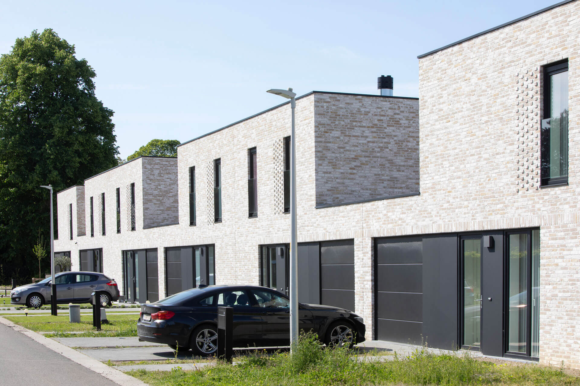 BOND. Architectuur - Huisvesting en Publiek - Koersel - buitenschoolse kinderopvang en 14 sociale woningen