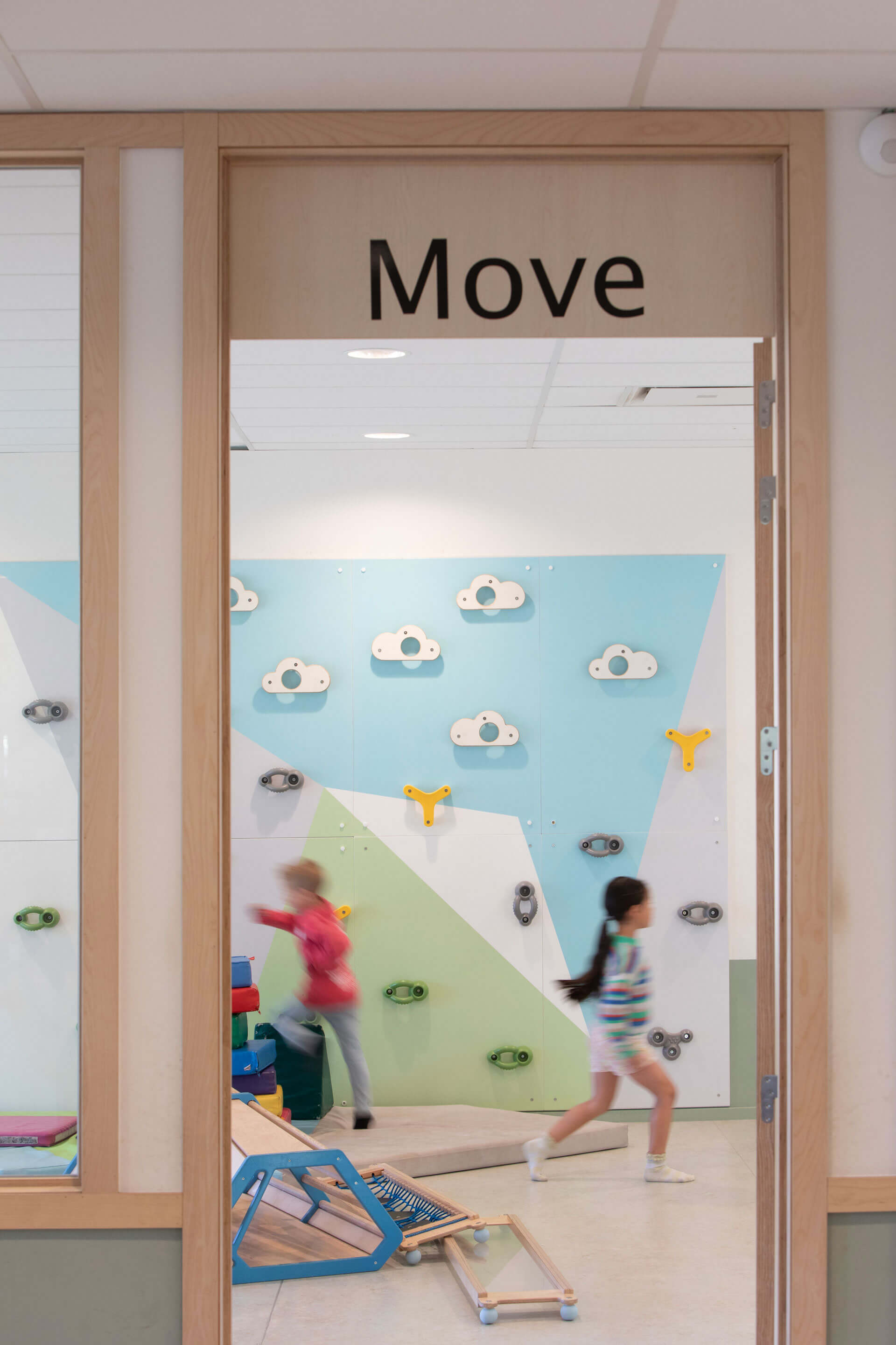 BOND. Architectuur - Huisvesting en Publiek - Koersel - buitenschoolse kinderopvang en 14 sociale woningen