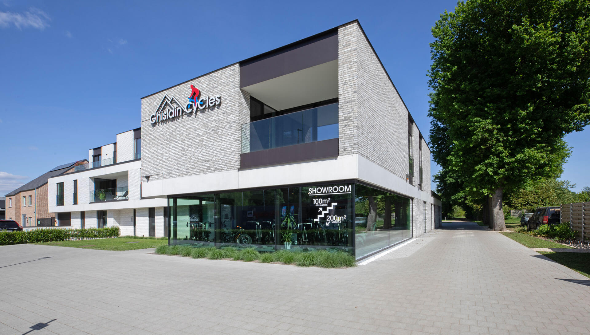 BOND. Architectuur - Huisvesting en Commercieel - Zolder - handelsruimte en 10 appartementen