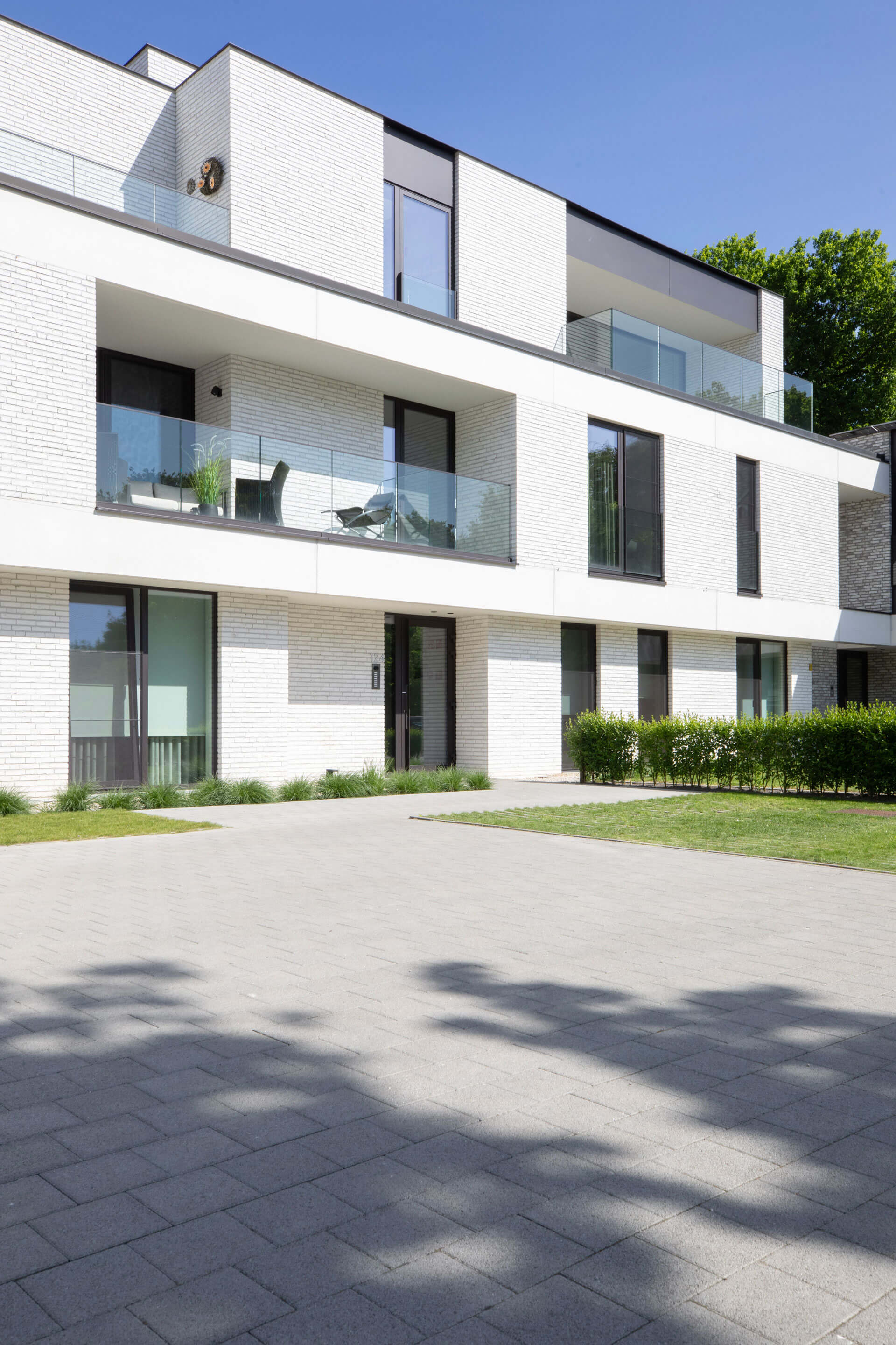 BOND. Architectuur - Huisvesting en Commercieel - Zolder - handelsruimte en 10 appartementen