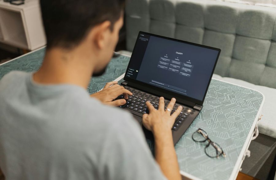 Tutkimus: Tekoälyhakujen määrä kaksinkertaistui – somehaut nousivat nuorilla Googlen rinnalle