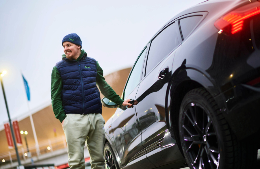 Auto kotiovelle pienemmästäkin autoliikkeestä – Flovi lanseeraa valtakunnallisen skaalautuvan kotiintoimituspalvelun