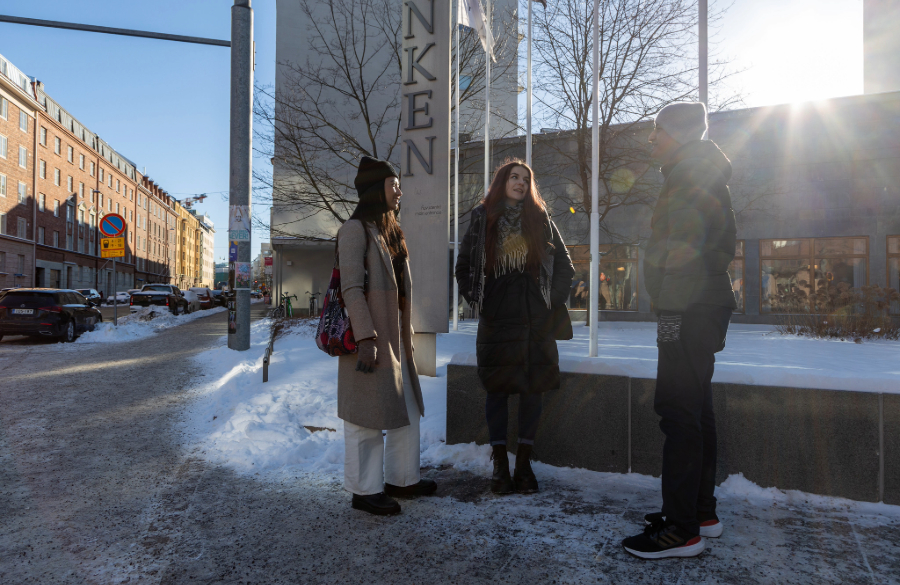 Kaupallinen kiinnostaa – Hankenin englanninkielisiin kandidaatti- ja tohtoriohjelmiin ennätysmäärä hakijoita