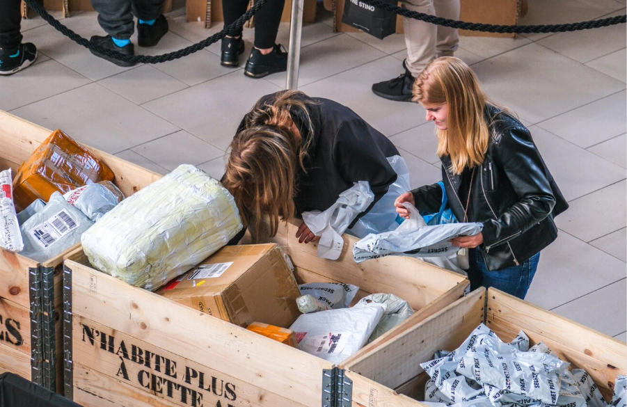 Helsingin Kampin sekoittanut kadonneiden pakettien pop-up-myymälä saapuu myös Tampereelle