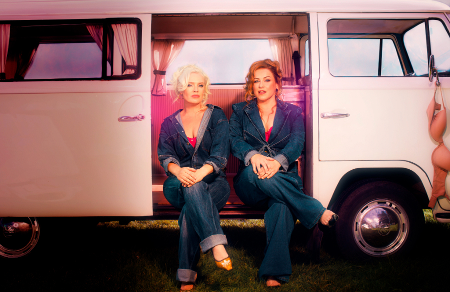 "Seksi vie ja taksi tuo" – Lähitaksista Nylon Beatin juhlavuoden pääyhteistyökumppani