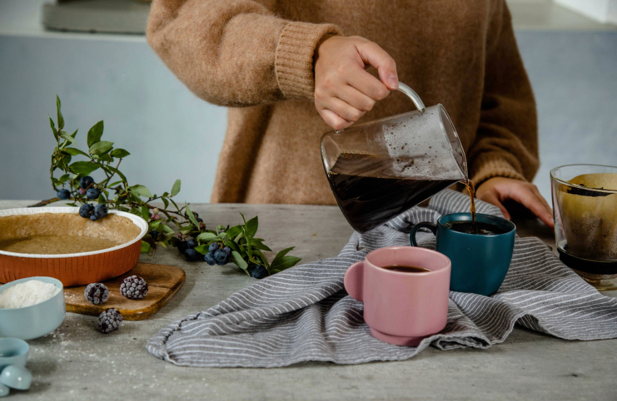 Hintatietoiset suomalaiset tottuivat kalliiseen kahviin, mutta yli puolet ostaa silti kaiken kahvinsa tarjoushintaan