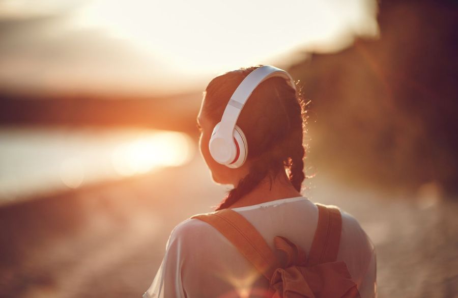 Musiikin maksullisten suoratoistopalveluiden käyttö kasvoi maltillisesti – Suomen suosituin musiikkipalvelu ei ole vieläkään Spotify