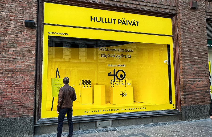 Helsingin Stockmannin kulmaikkunassa huomisaamuna kahvireivit
