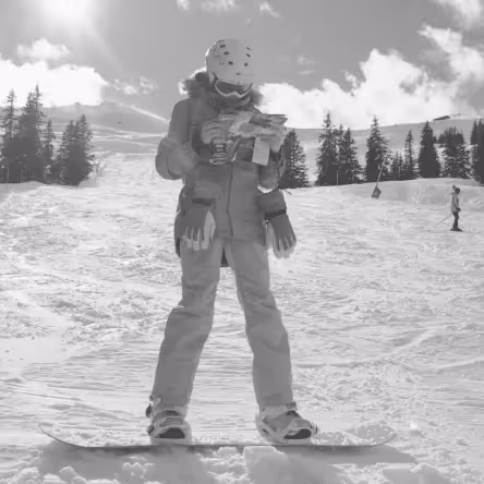 Fleur Augustinus on a snowboard reading a map