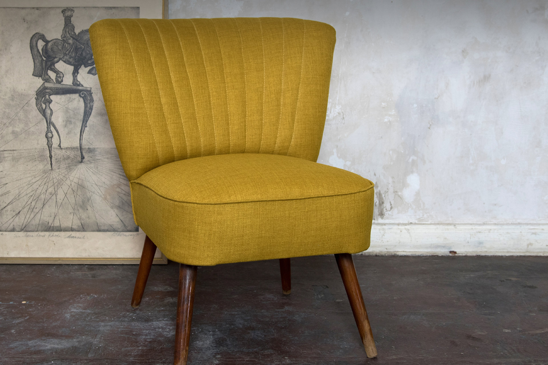 Polsterei Manufaktur Yvonne Klein neue Polsterung für Sessel mit gelben Stoff und Pfeifenhefung