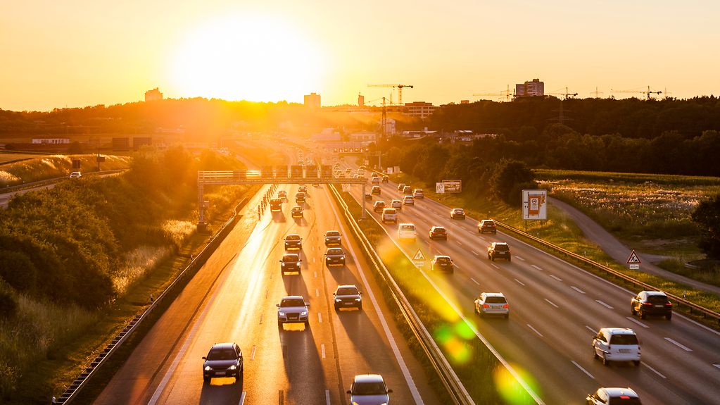 GroupM taps into weather signals in campaign to reduce plastic waste on motorways in Austria | WeatherAds Case Studies