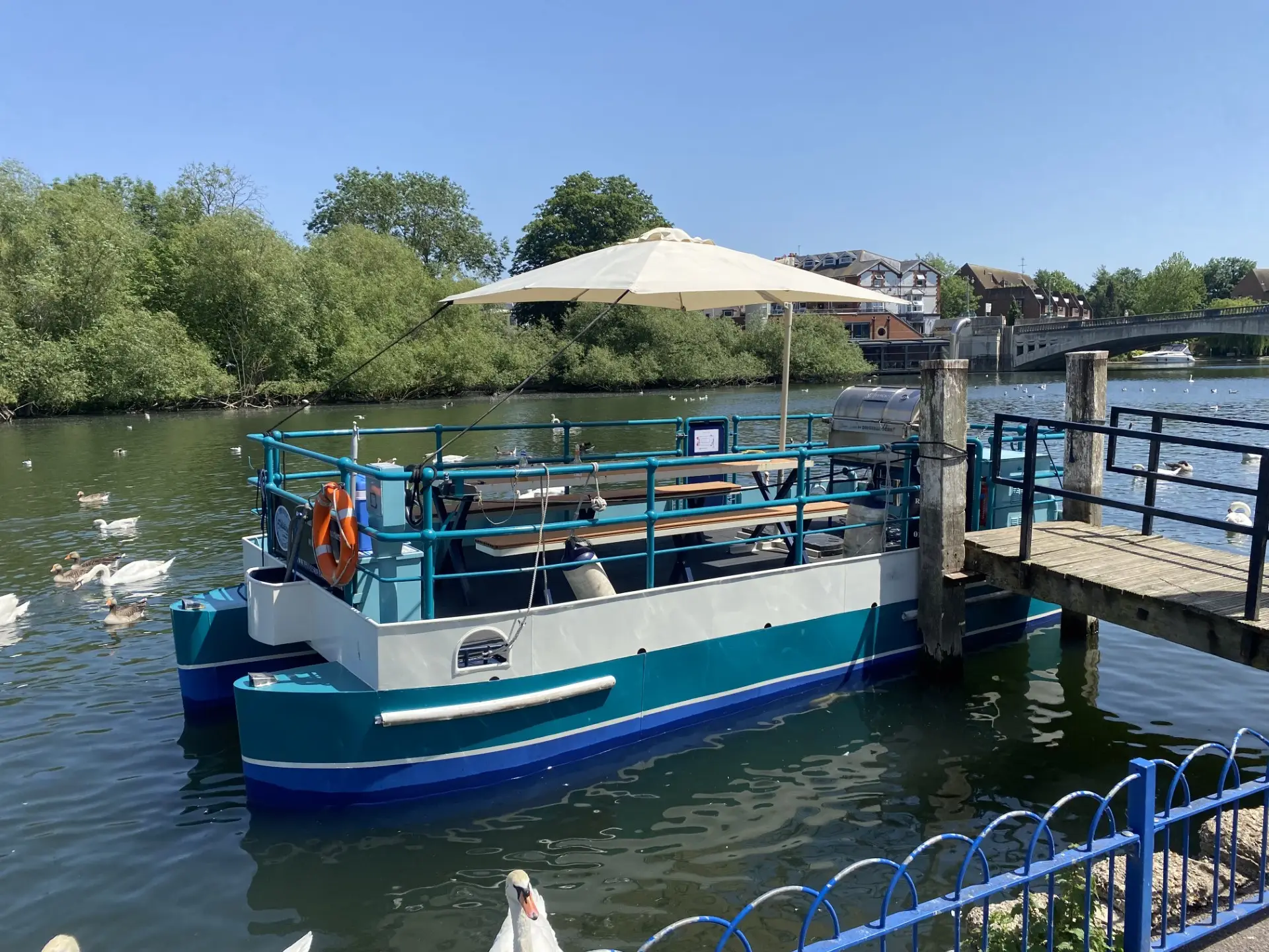 Self Drive Picnic Boat Hire