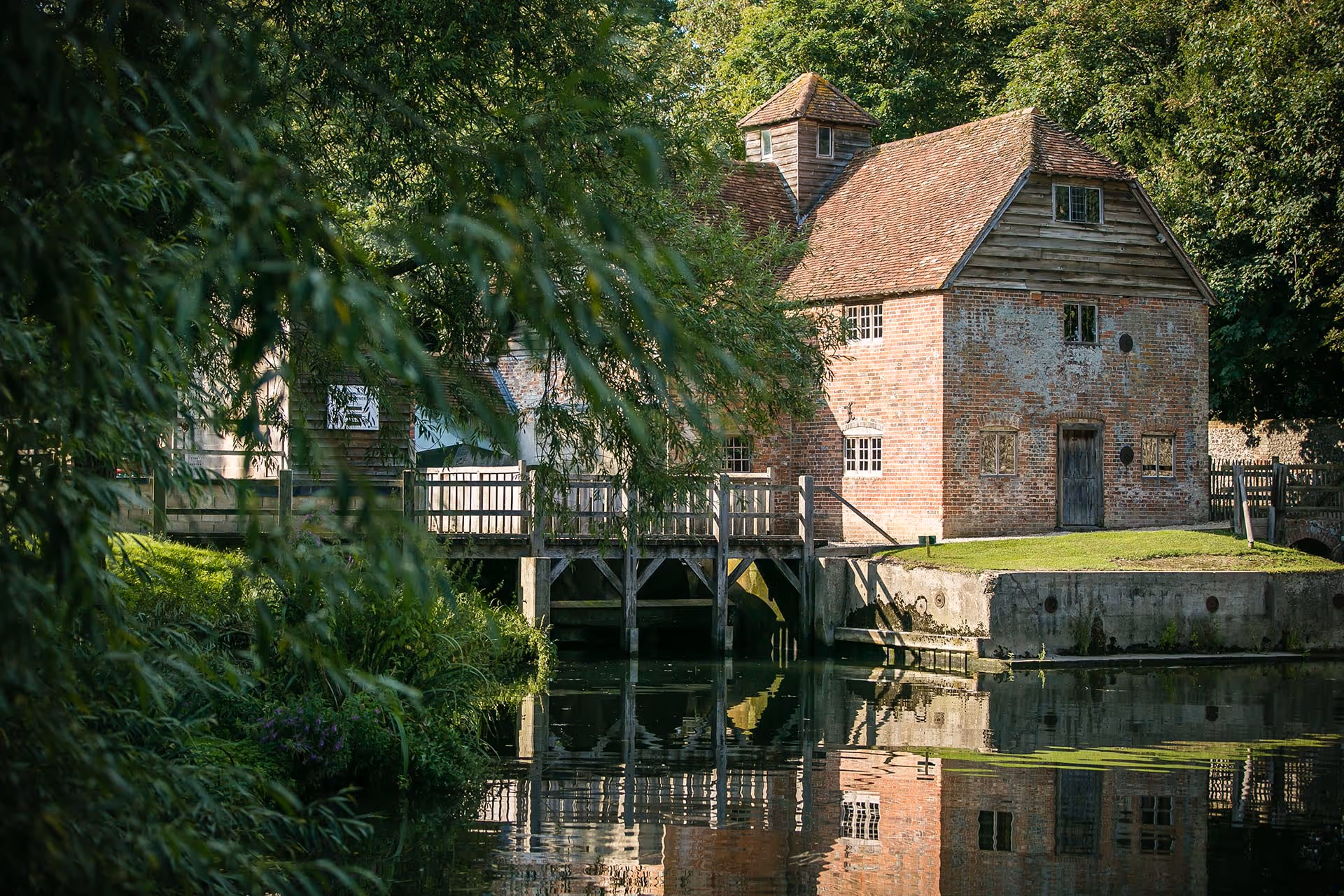 Boat trips on the river thames
