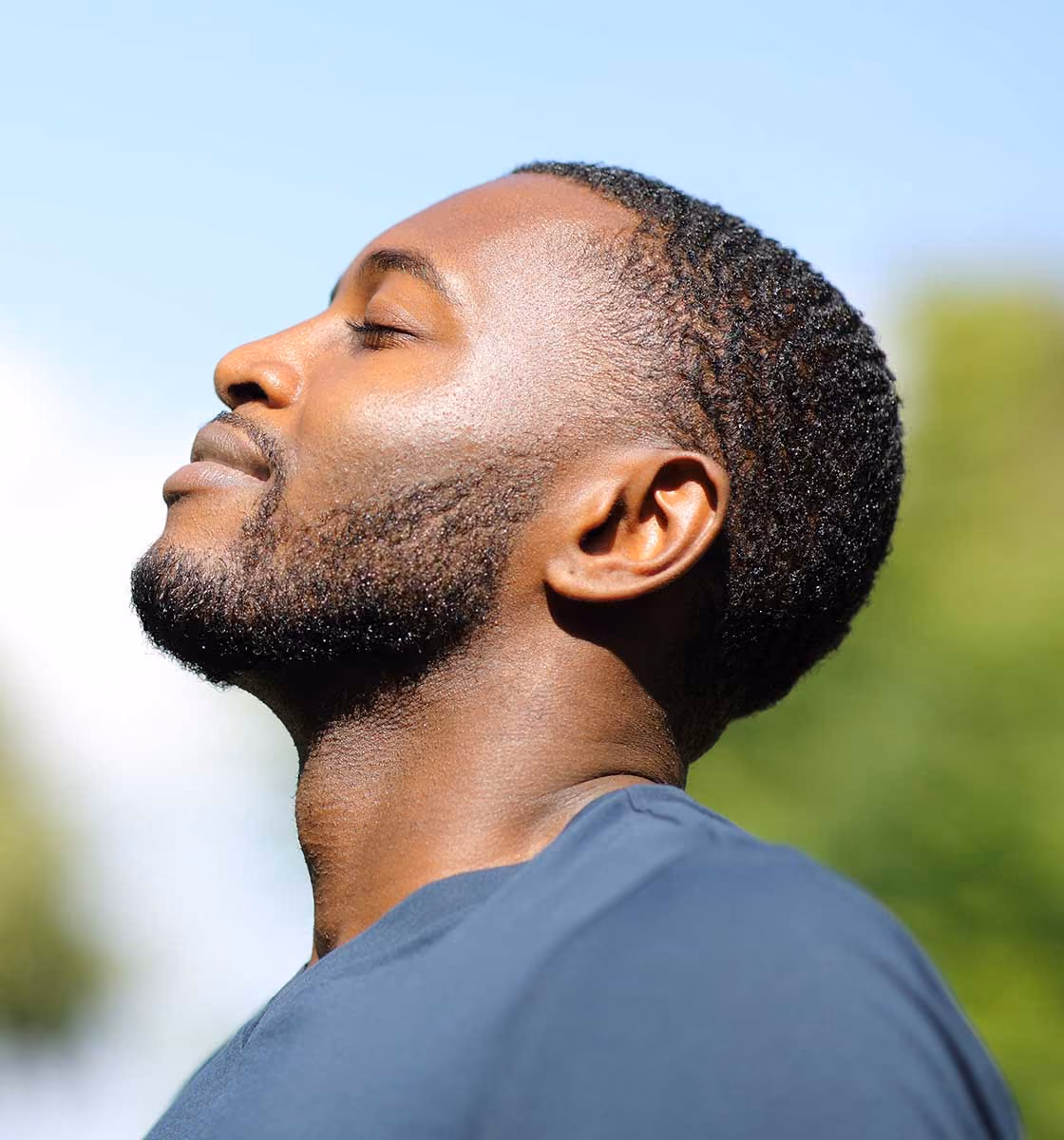 man_breathing clearly